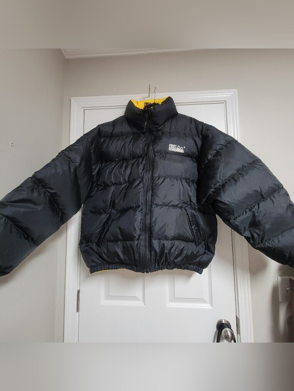 First Down Reversible Black Puffer  Jacket Size XL/EG.